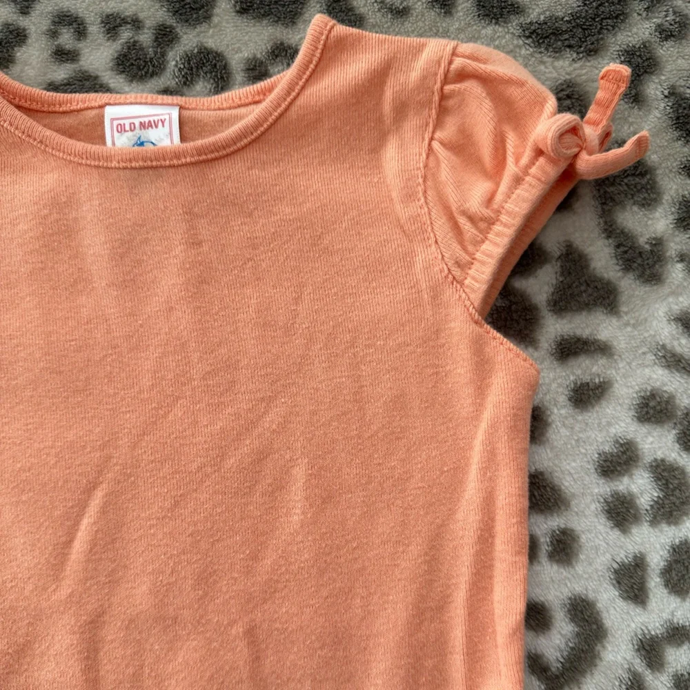 2006 Old Navy Short Sleeve Bodysuit Onesie in Peach Orange Size 6-12 months